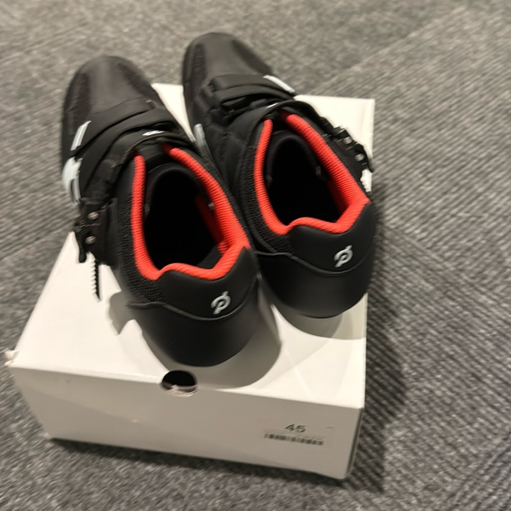 Peloton cycling shoes - size 45